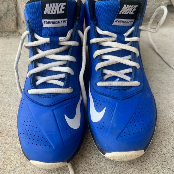 Nike Basketball Shoes Team Hustle D7, Boys size 2Y - Picture 2 of 12